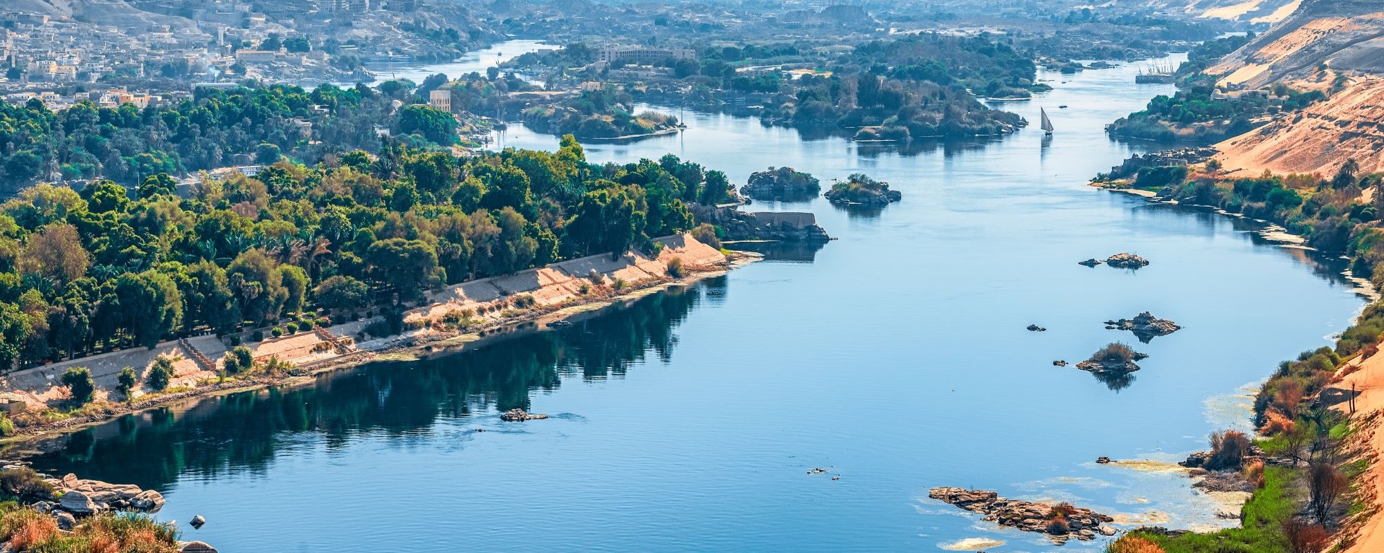 Ägypten - Ausblick auf Nil mit Landschaft und Boot