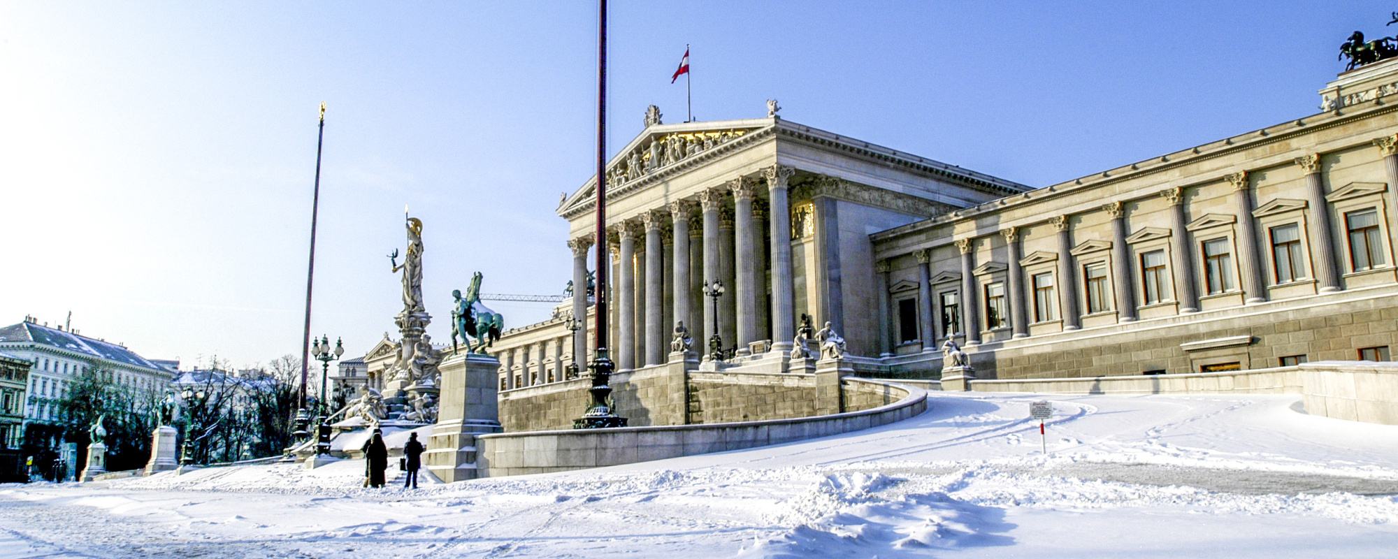 Parlament in Wien bei Schnee